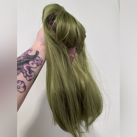 Medium Length Green Synthetic Wig With Bangs - Picture 3 of 4